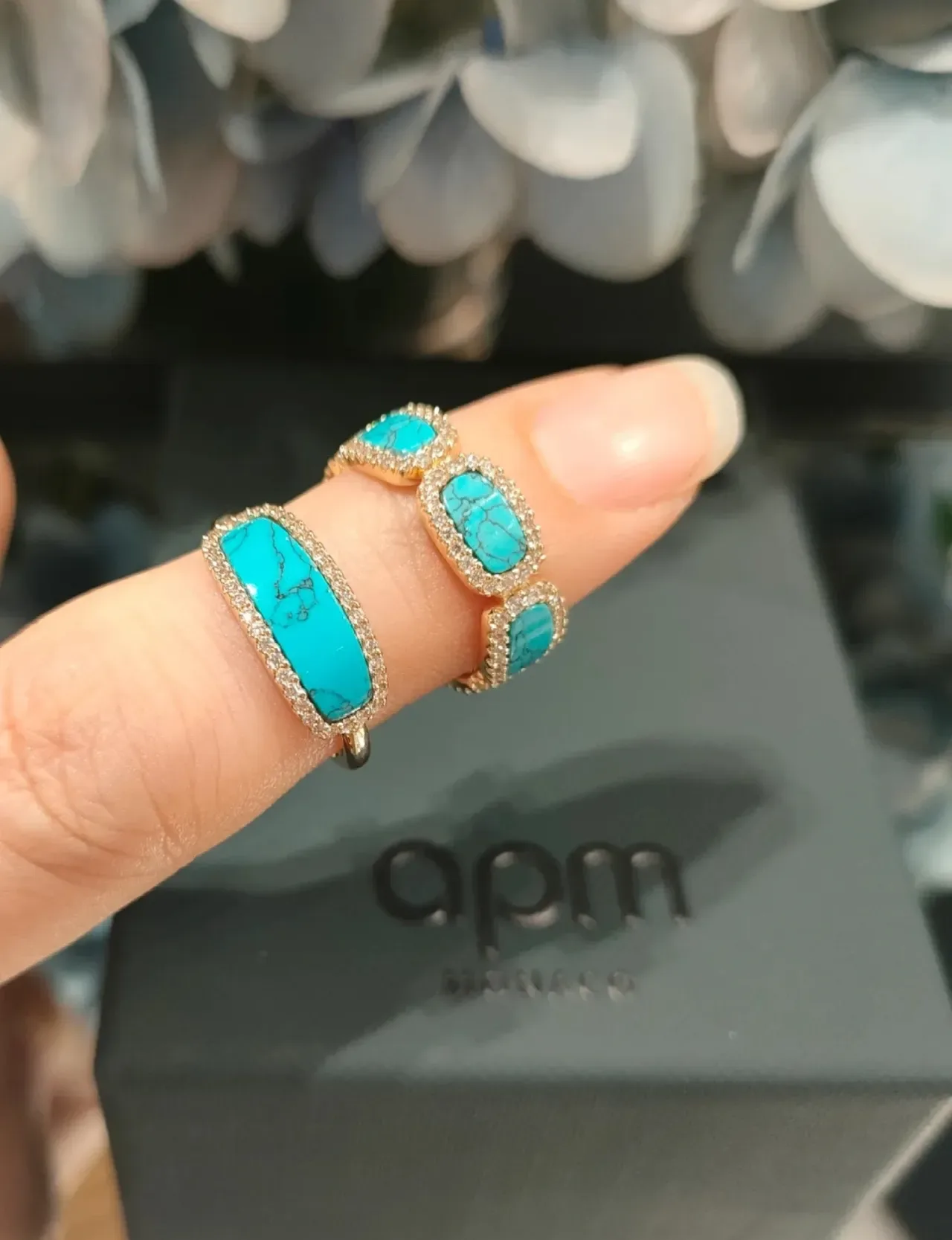 Tiffany & Co. तीन पत्थर टर्क्वॉइस कबोचोन गोल्ड टोन रिंग 3