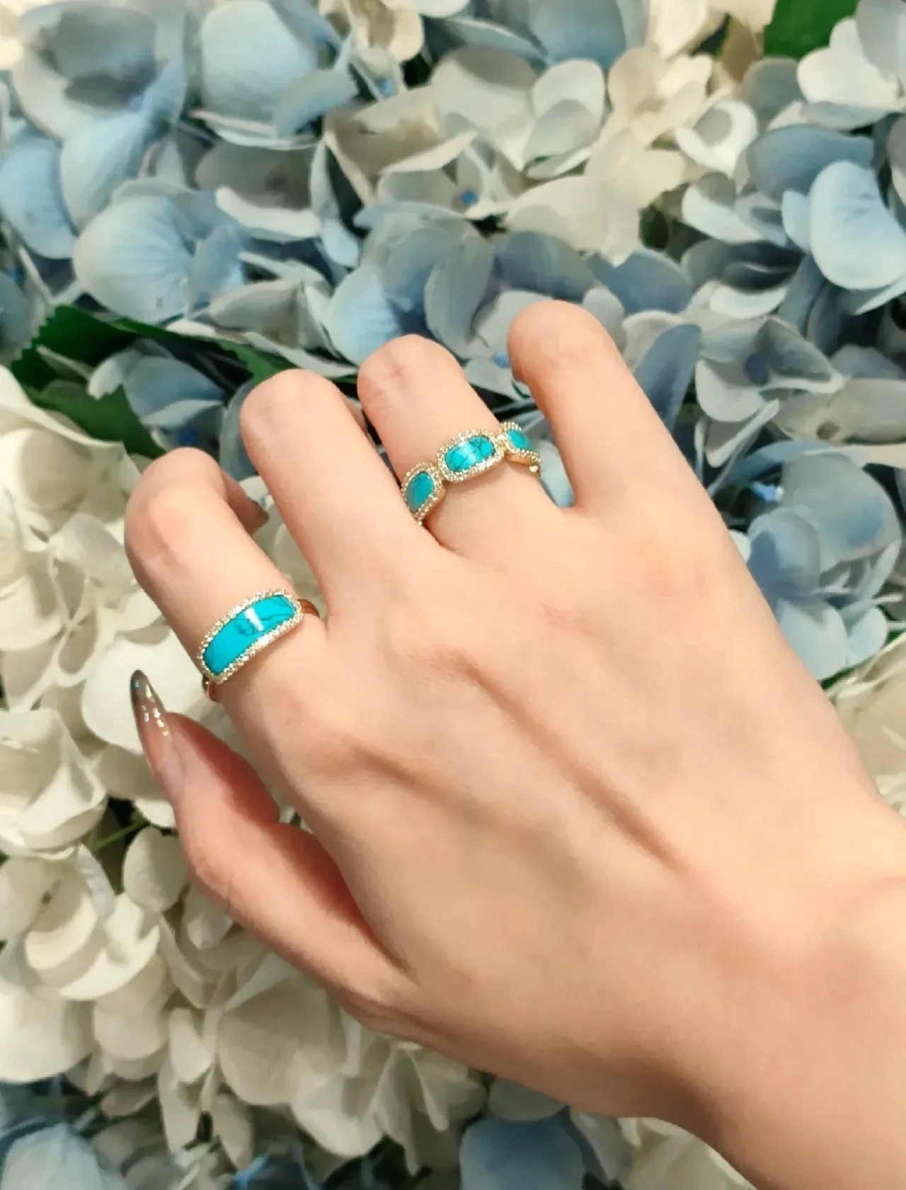Tiffany & Co. तीन पत्थर टर्क्वॉइस कबोचोन गोल्ड टोन रिंग 4