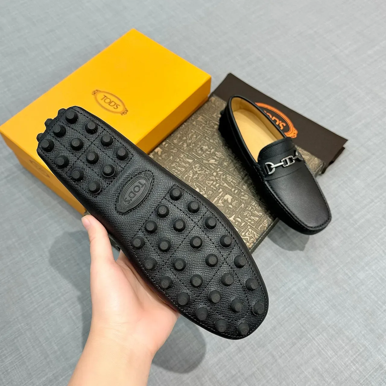 Tod's 黑色压纹皮革男士马衔扣乐福鞋 5