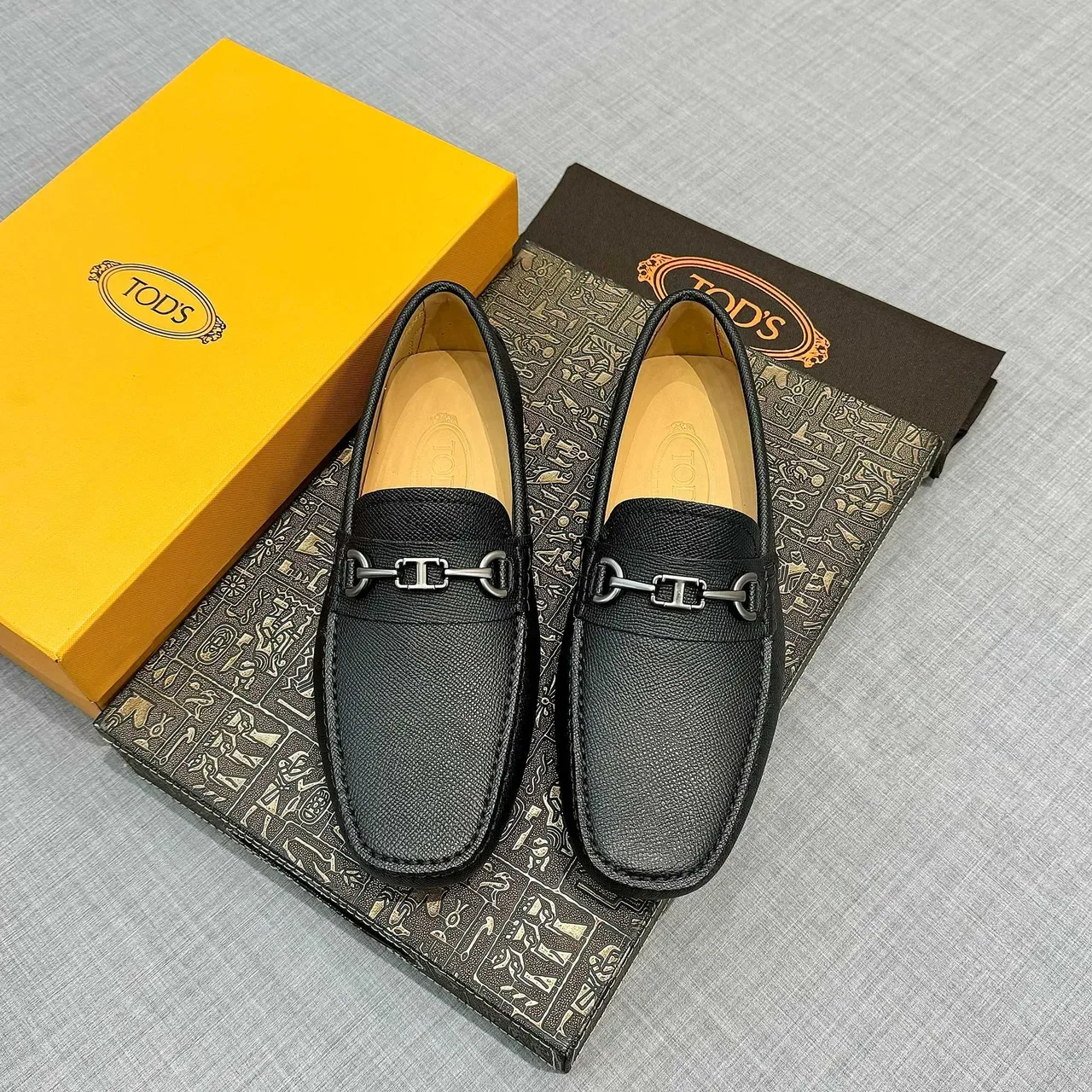 Tod's 黑色压纹皮革男士马衔扣乐福鞋 6