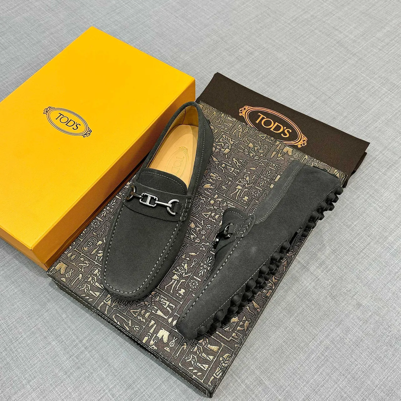 Tod's Horsebit Loafer डार्क ग्रे स्यूड लोफर 2