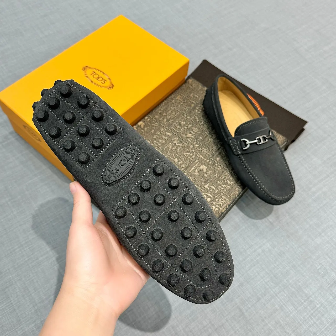 Tod's Horsebit Loafer डार्क ग्रे स्यूड लोफर 5
