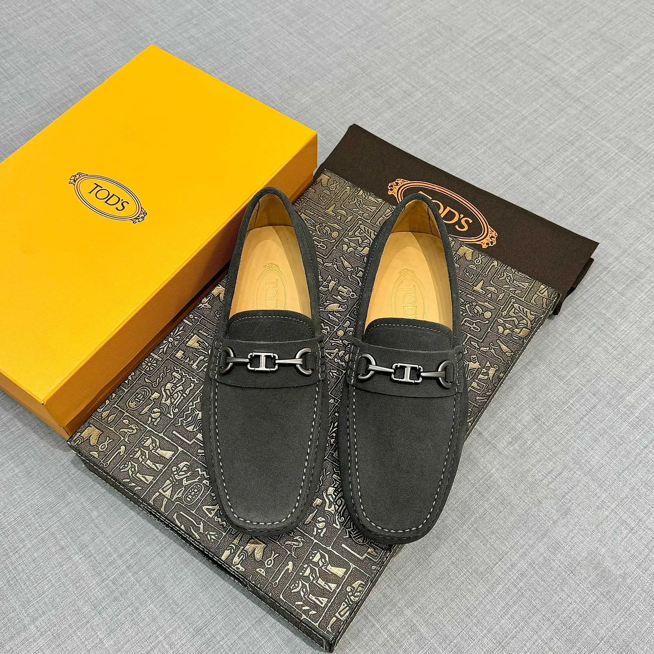 Tod's Horsebit Loafer डार्क ग्रे स्यूड लोफर 6