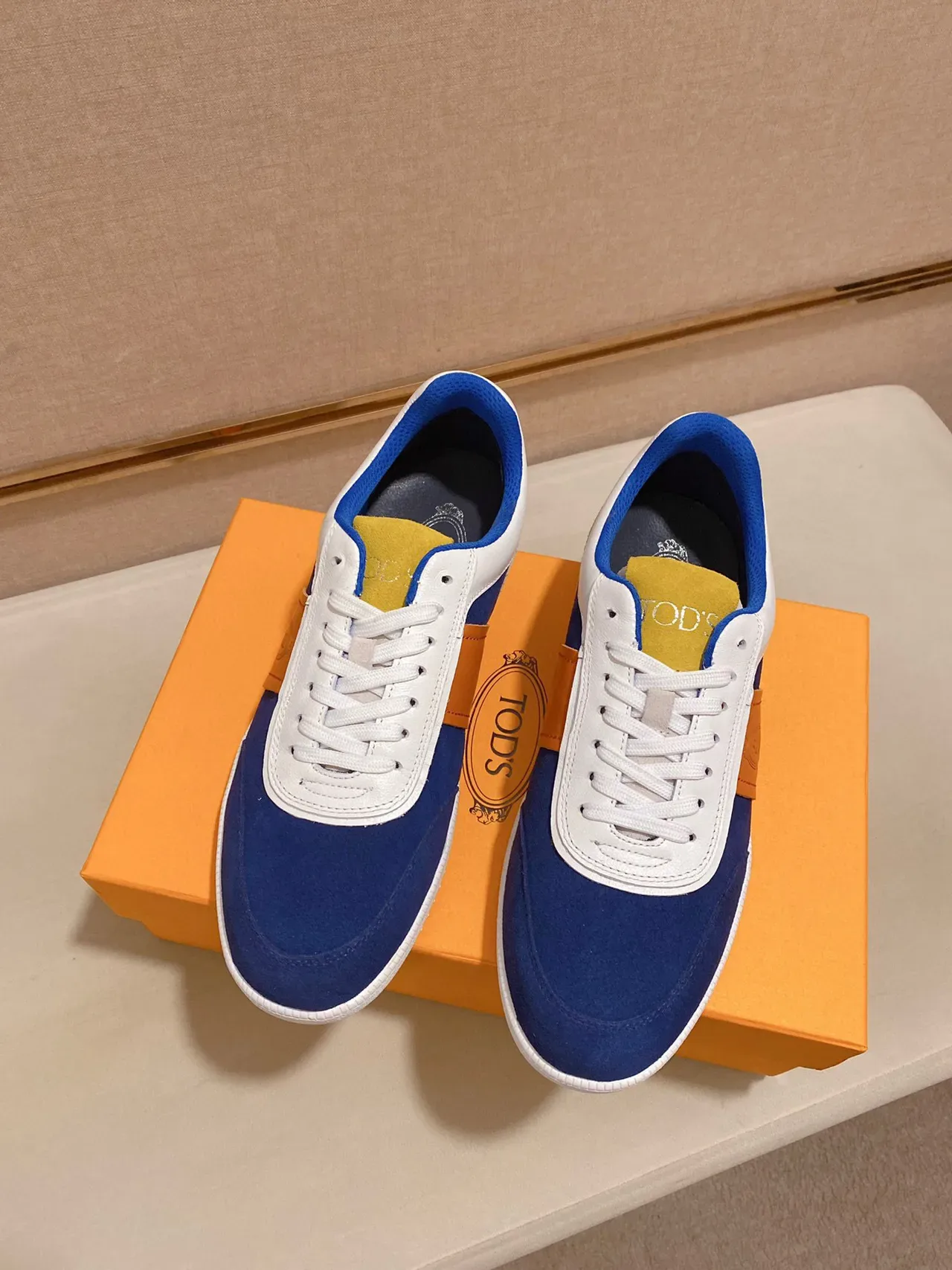 Tod's Navy Beige Ante Superior Cuero Tan Franja Lateral Sneakers Lifestyle 4