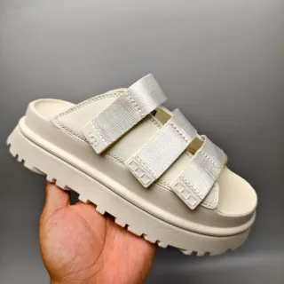 UGG Beige Zapatillas con triple correa y suela de plataforma
