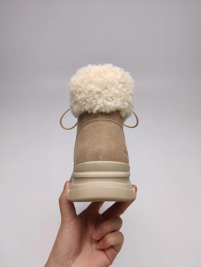 UGG बेज सफेद लेस-अप शियरलिंग-लाइन्ड स्नो बूट्स 5