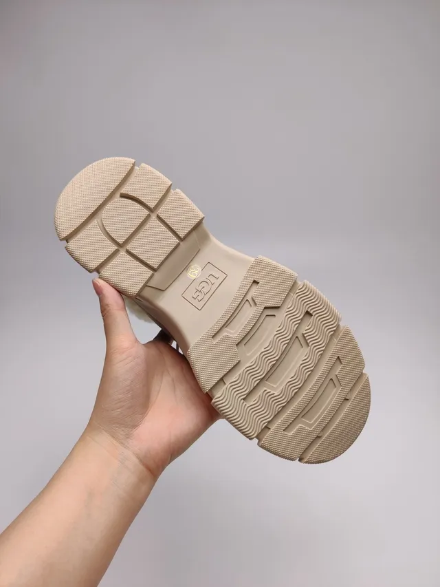 UGG बेज सफेद लेस-अप शियरलिंग-लाइन्ड स्नो बूट्स 12