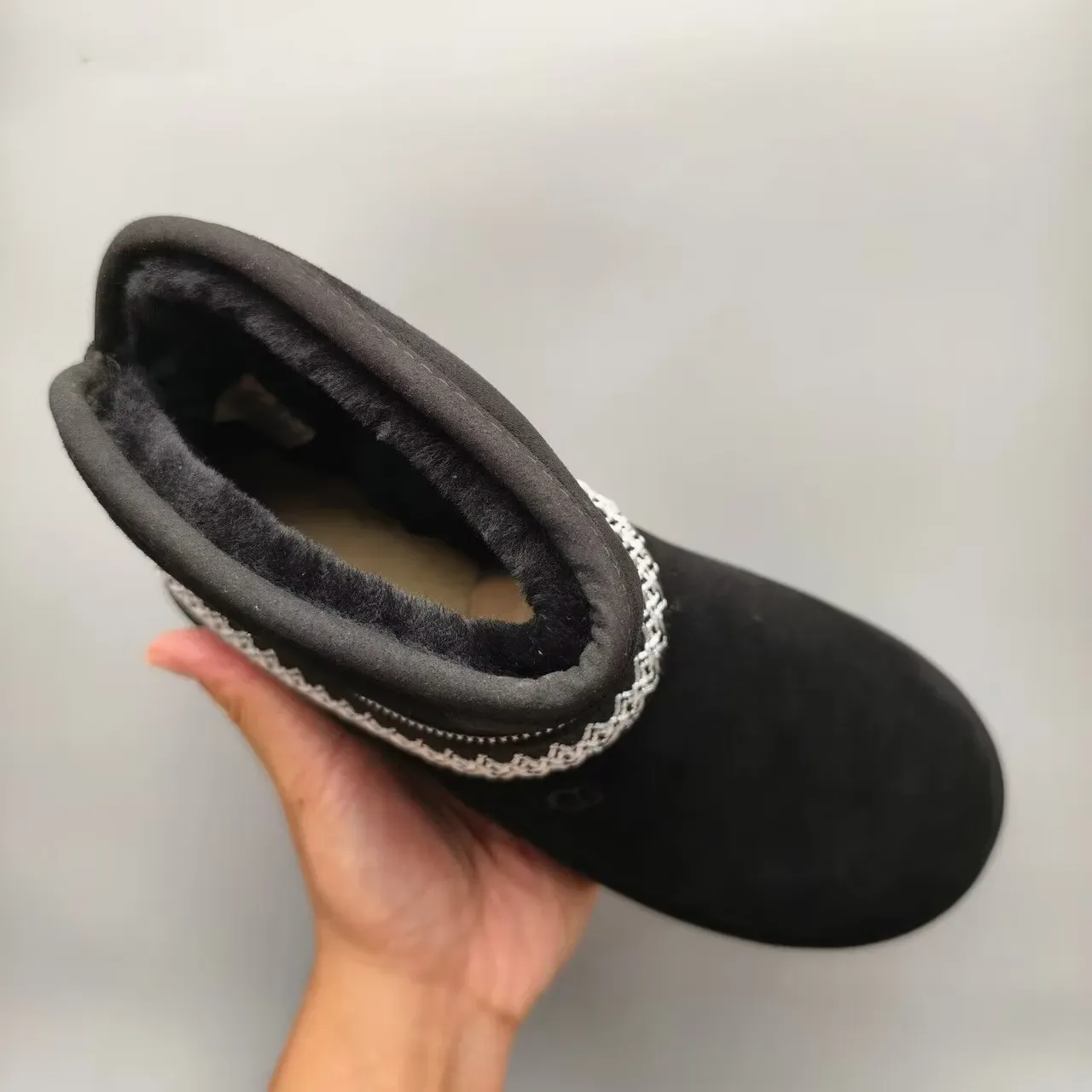 UGG Botas de Nieve Negro Plata Superior de Ante Bordada Geométrica 5