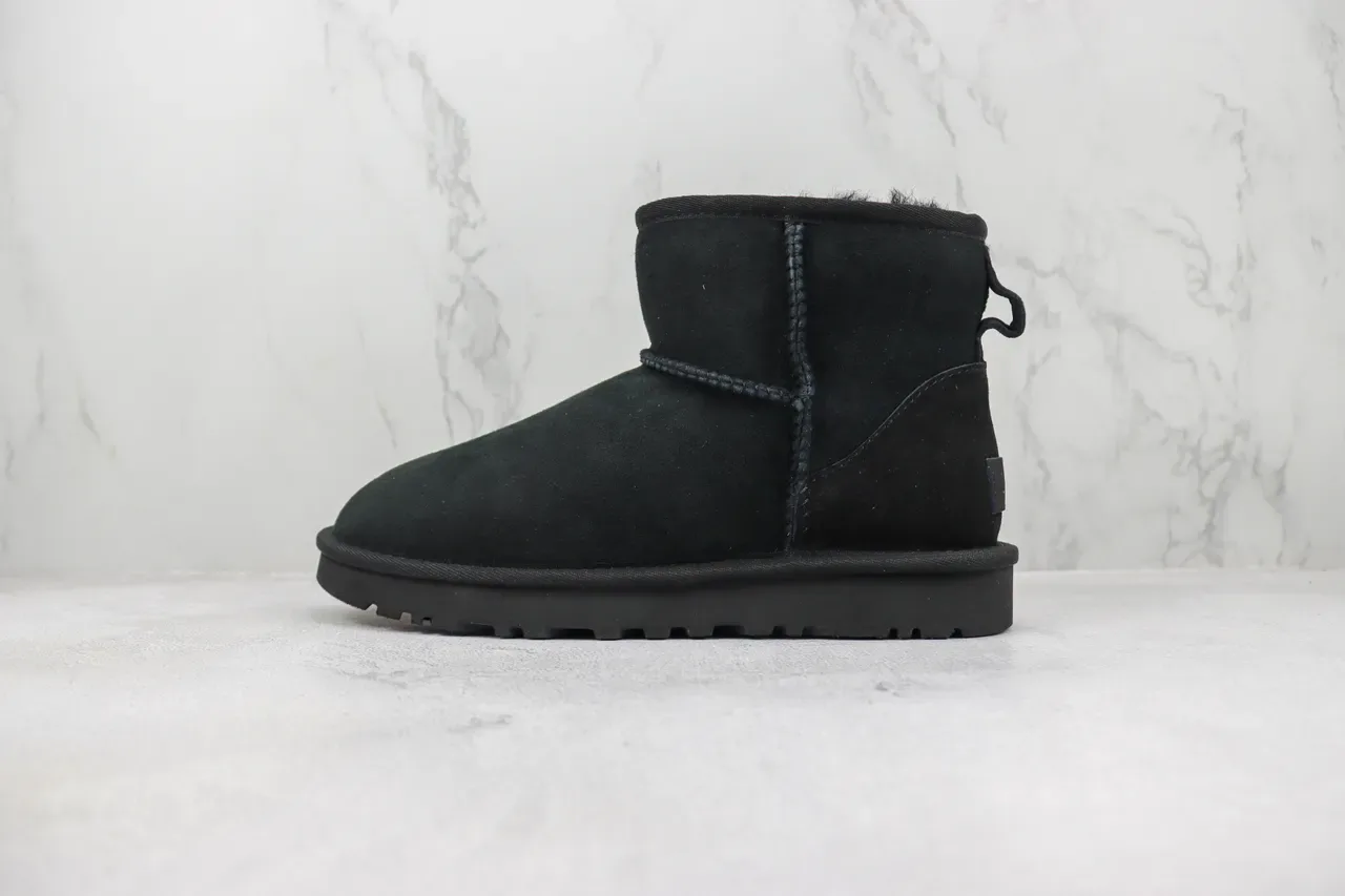 UGG काला सuede ऊपरी शीयरलिंग लाइन स्नो बूट 2