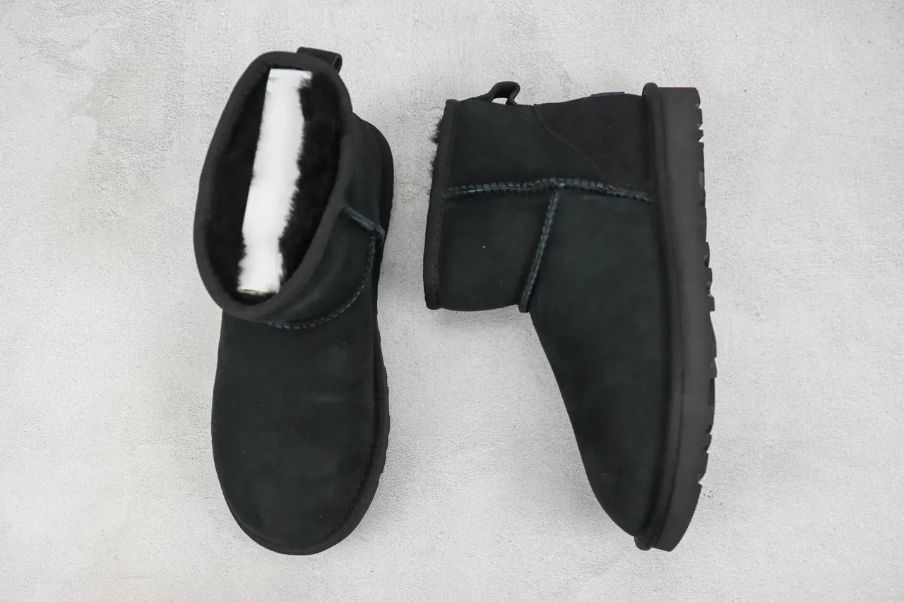 UGG काला सuede ऊपरी शीयरलिंग लाइन स्नो बूट 3