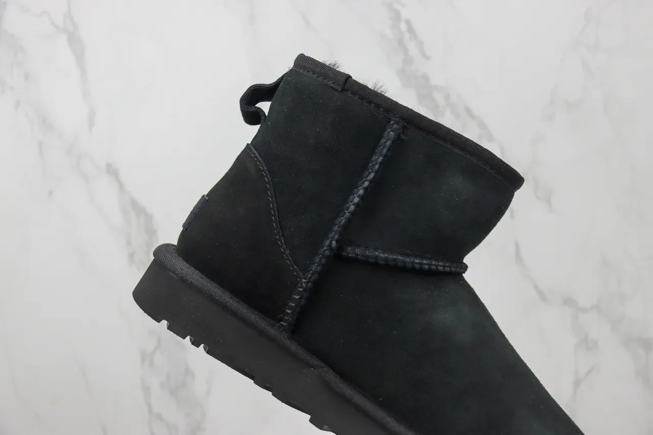 UGG काला सuede ऊपरी शीयरलिंग लाइन स्नो बूट 4