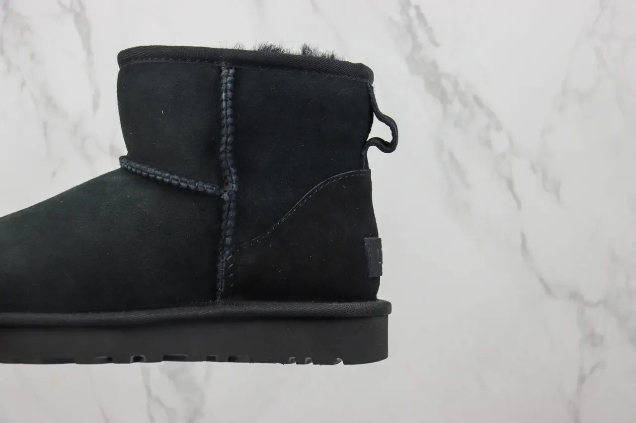 UGG काला सuede ऊपरी शीयरलिंग लाइन स्नो बूट 5