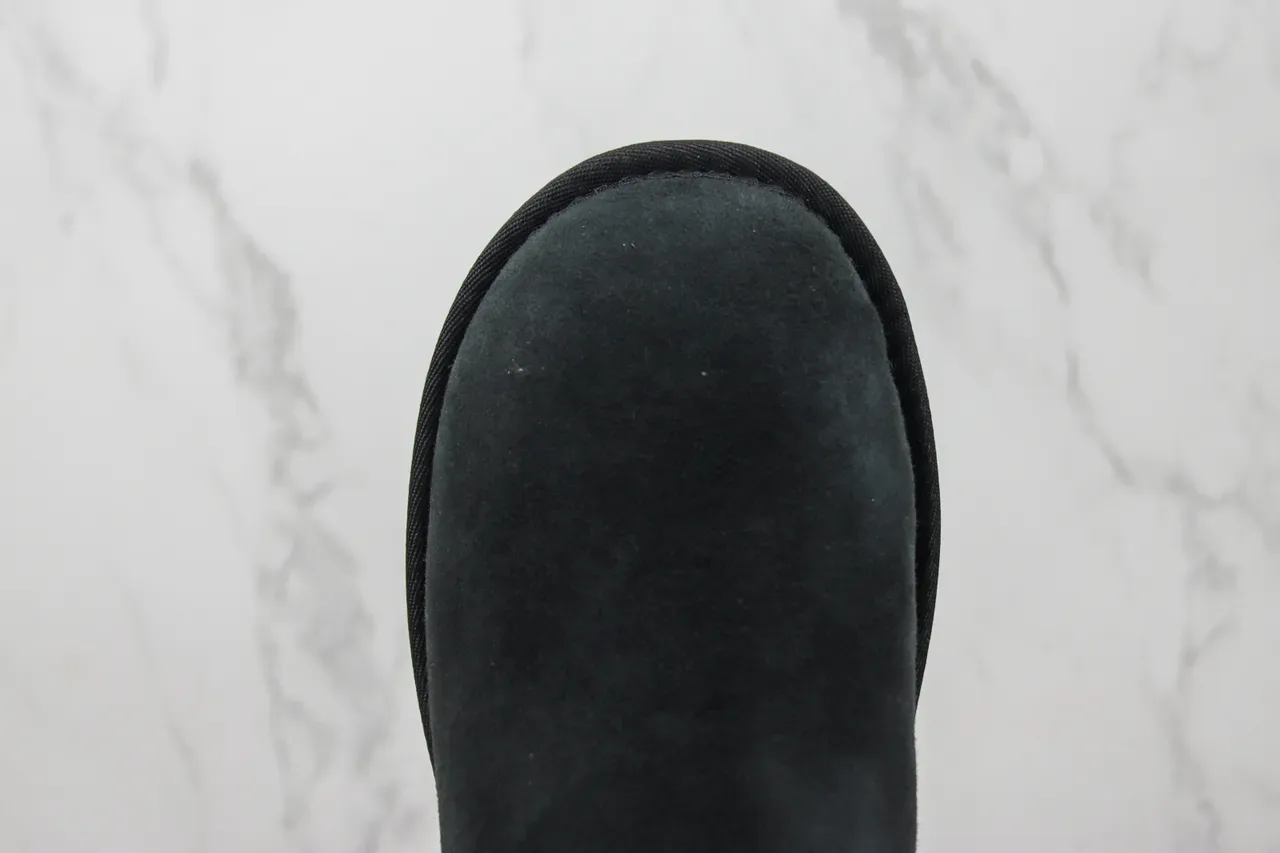 UGG काला सuede ऊपरी शीयरलिंग लाइन स्नो बूट 6