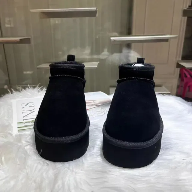 UGG ब्लैक व्हाइट सूड अपर प्लेटफॉर्म सोल स्नो बूट 2