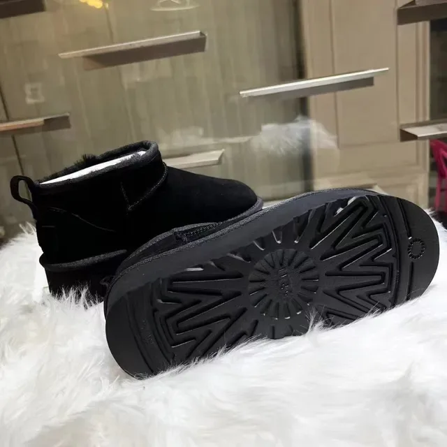 UGG ब्लैक व्हाइट सूड अपर प्लेटफॉर्म सोल स्नो बूट 4