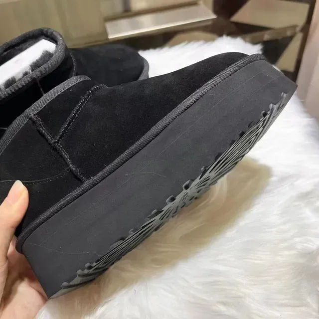 UGG ब्लैक व्हाइट सूड अपर प्लेटफॉर्म सोल स्नो बूट 5