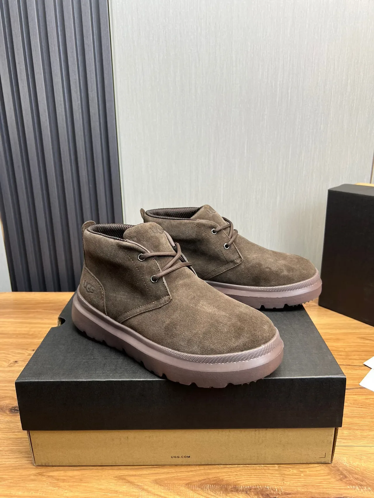 UGG বাদামি সুয়েড লেস-আপ প্ল্যাটফর্ম এনকেল বুট 3