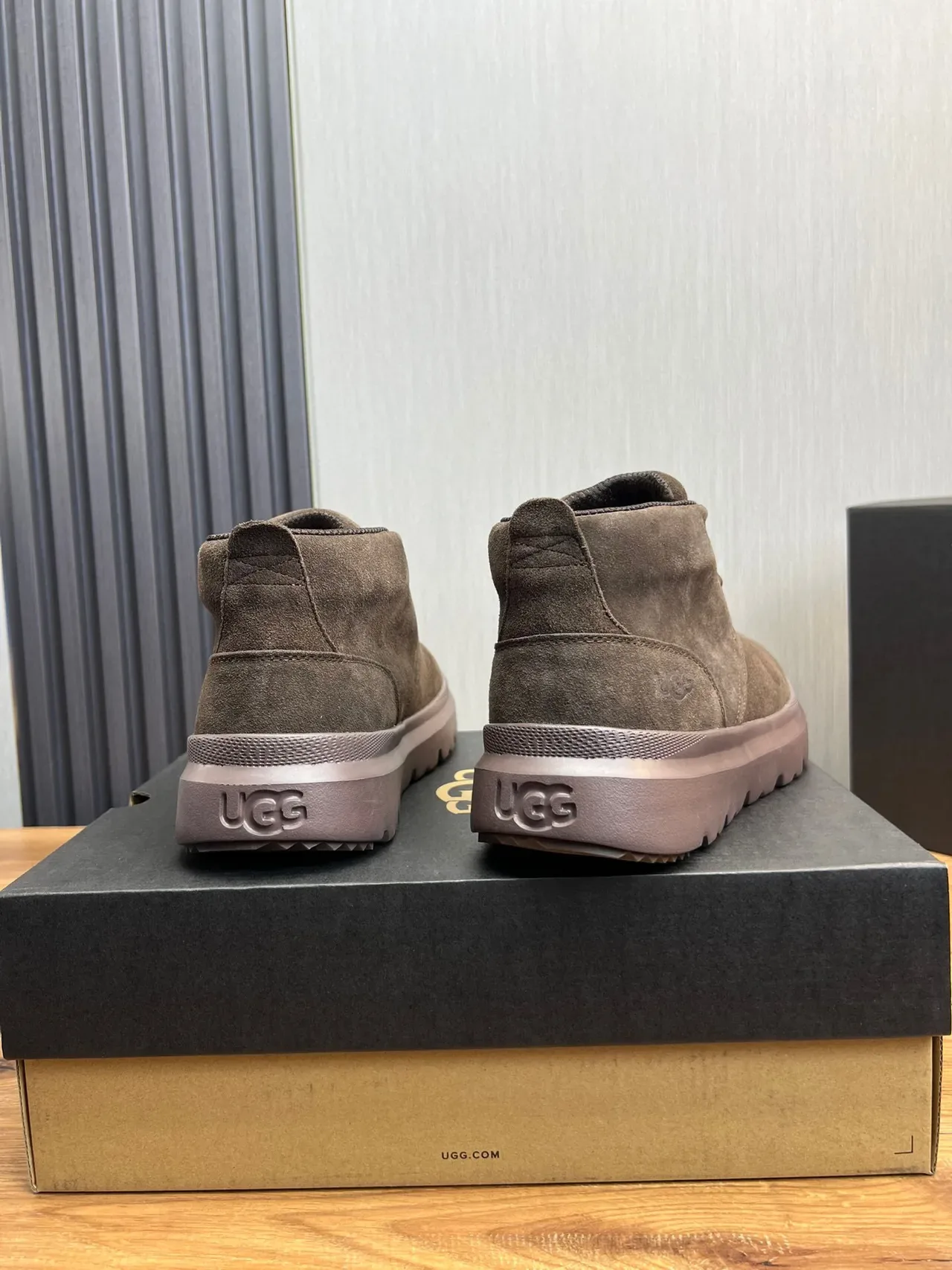 UGG বাদামি সুয়েড লেস-আপ প্ল্যাটফর্ম এনকেল বুট 5