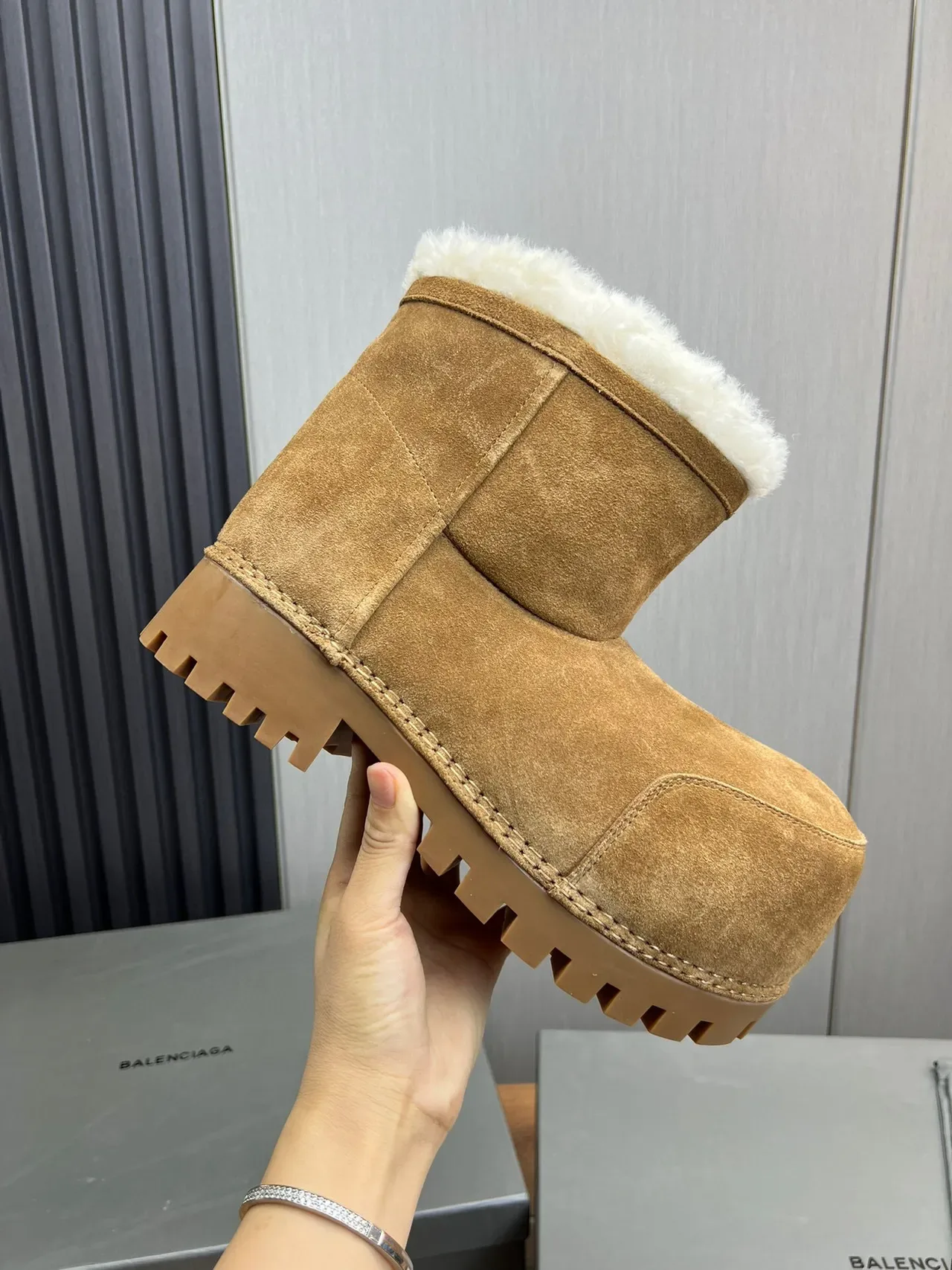 UGG 棕白麂皮鞋面羊毛内里翻毛雪地靴 7