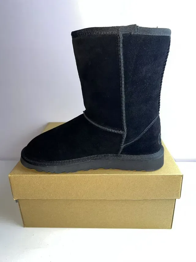 UGG经典黑色麂皮雪靴 4