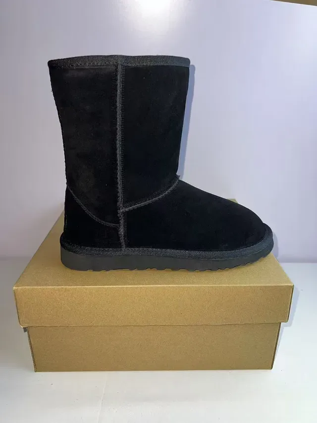 UGG经典黑色麂皮雪靴 5