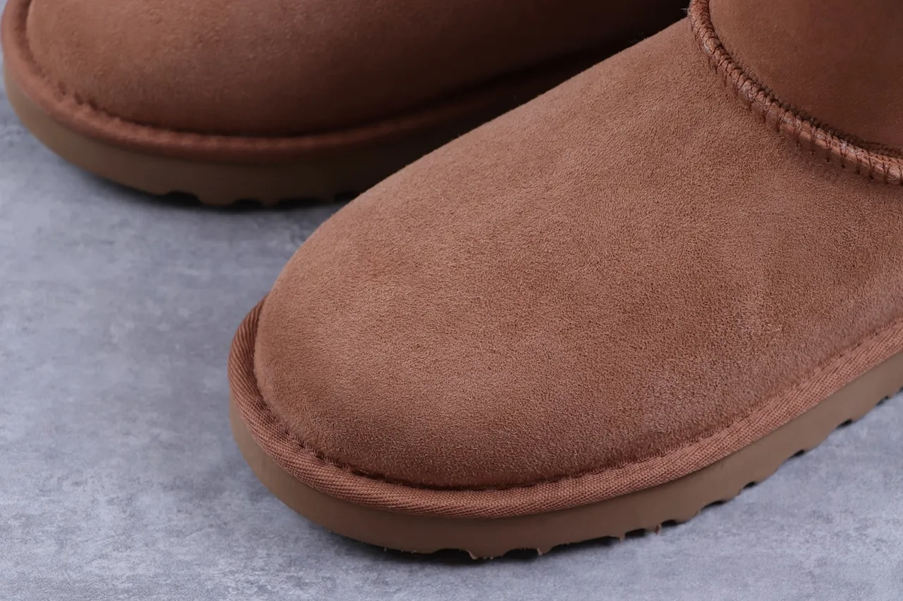 UGG Classic Mini Bow 栗色雪靴 4