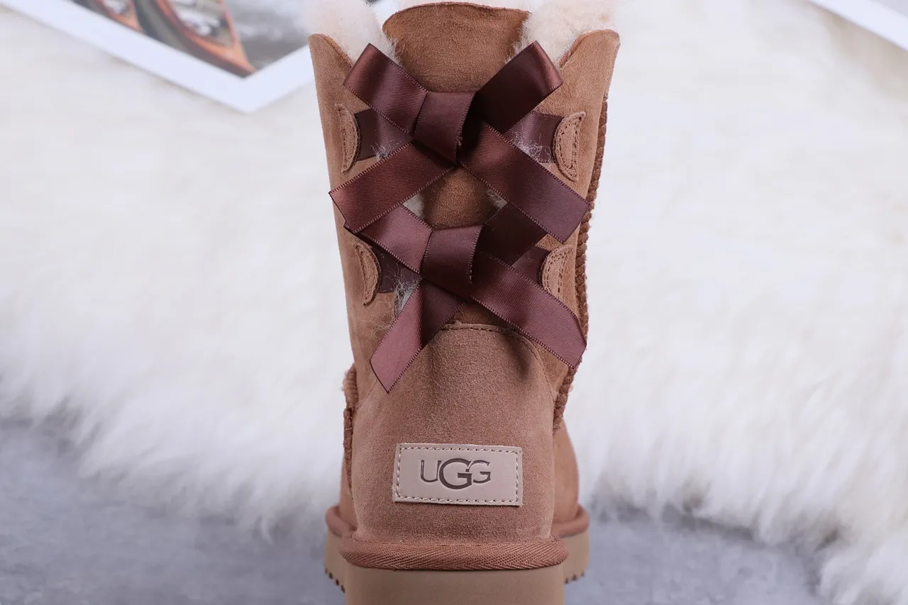 UGG Classic Mini Bow 栗色雪靴 5