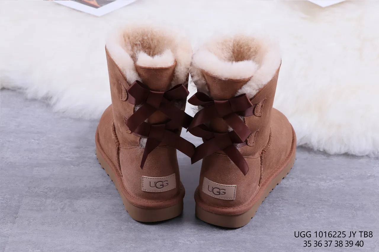 UGG Classic Mini Bow 栗色雪靴 9