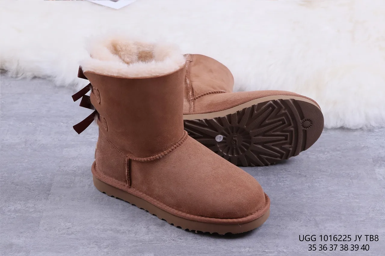 UGG Classic Mini Bow 栗色雪靴 10