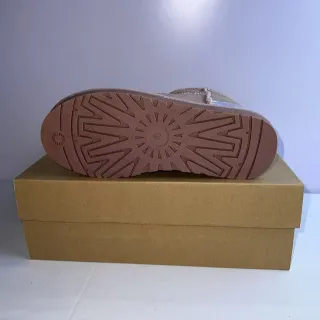 UGG Classic Mini 全息鞋跟麂皮雪靴