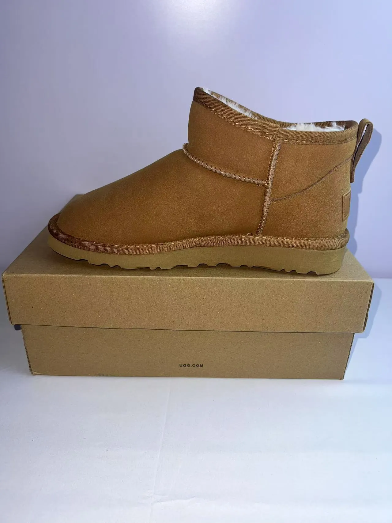 UGG Classic Mini Tan Botas de Nieve con Forro de Ante 3