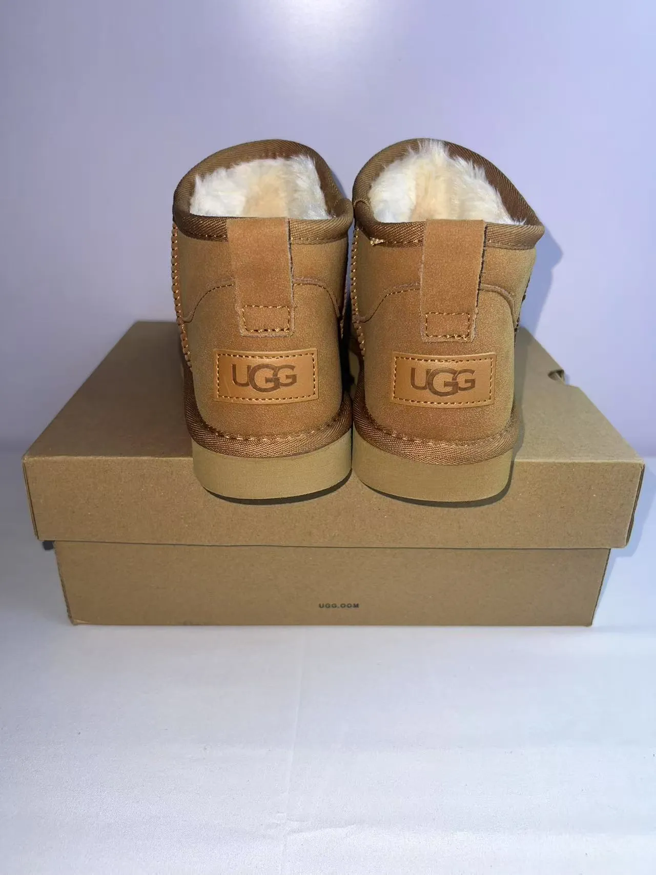 UGG Classic Mini Tan Botas de Nieve con Forro de Ante 4