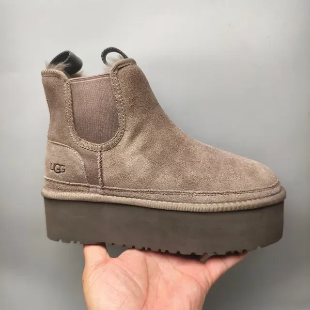 UGG Classic Platform Chelsea Brown Beige Suede Upper Shearling-Lined Chelsea Boots 2