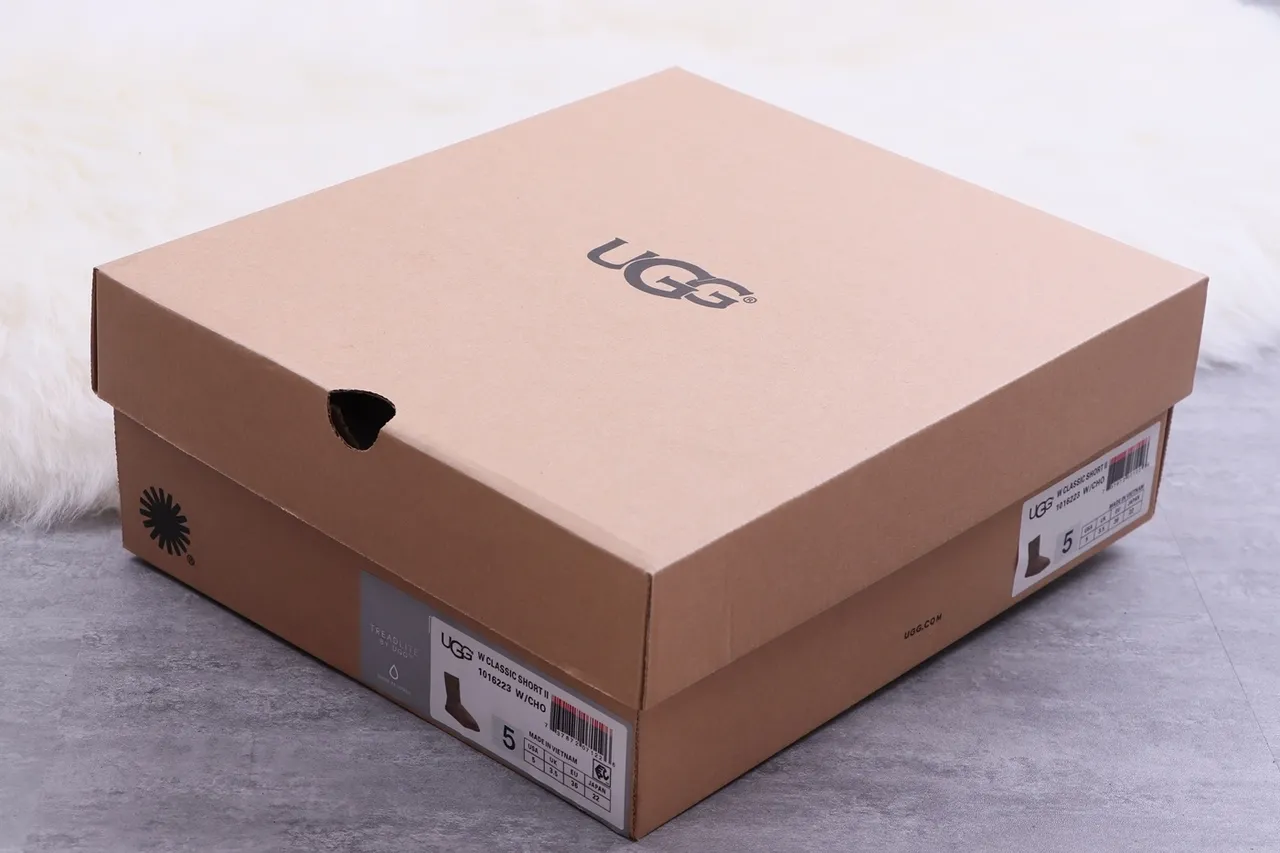 UGG Classic Short চকলেট ব্রাউন সুয়েড স্নো বুট 2