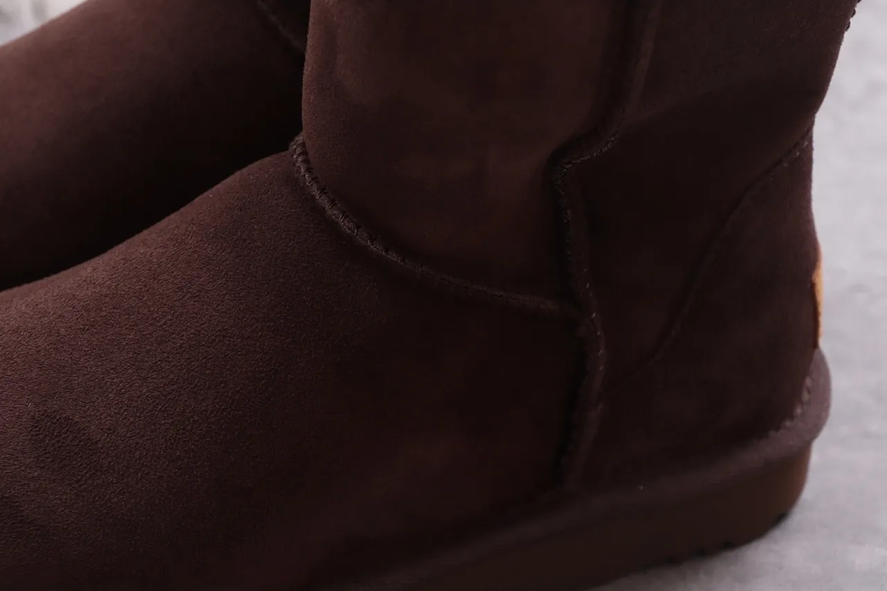 UGG Classic Short চকলেট ব্রাউন সুয়েড স্নো বুট 4