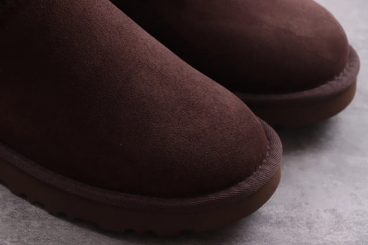 UGG Classic Short চকলেট ব্রাউন সুয়েড স্নো বুট 5