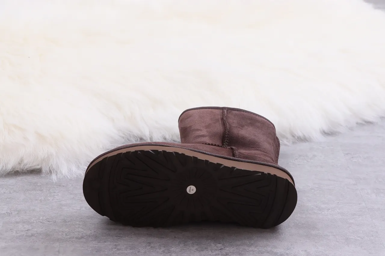 UGG Classic Short চকলেট ব্রাউন সুয়েড স্নো বুট 6
