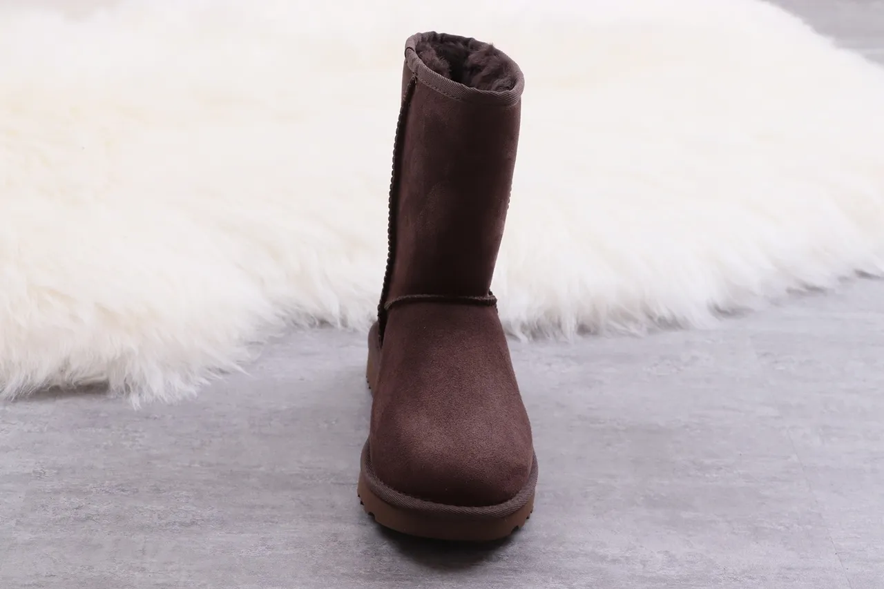 UGG Classic Short চকলেট ব্রাউন সুয়েড স্নো বুট 7
