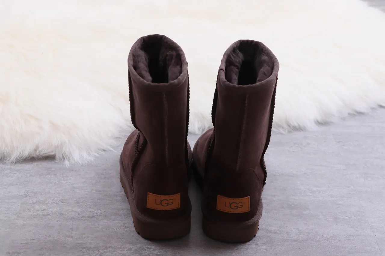 UGG Classic Short চকলেট ব্রাউন সুয়েড স্নো বুট 8