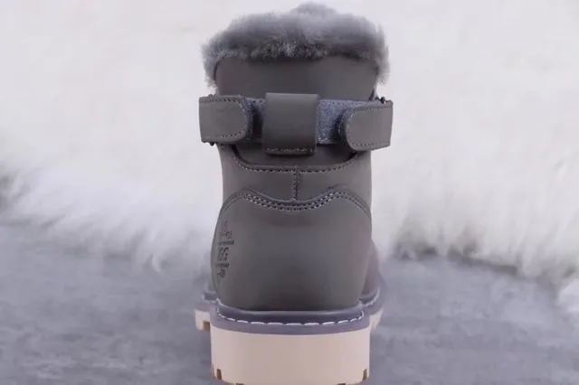 UGG 灰米色 系带 羊毛内里 踝靴 3