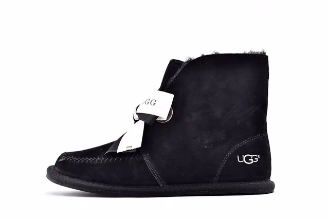 UGG মিনি বেলি চকচকে বাটন কালো সুয়েড এনকেল বুট 8