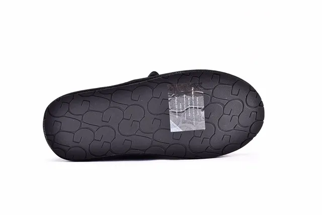 UGG মিনি বেলি চকচকে বাটন কালো সুয়েড এনকেল বুট 13