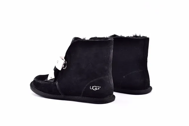 UGG মিনি বেলি চকচকে বাটন কালো সুয়েড এনকেল বুট 14