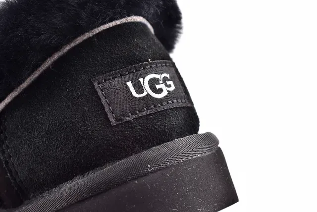 UGG Nita Sapatos Casuais Pretos com Forro de Pele de Ovelha Slip-On 5