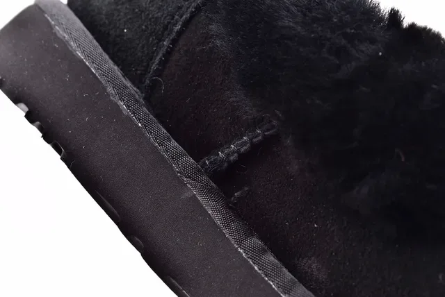UGG Nita Sapatos Casuais Pretos com Forro de Pele de Ovelha Slip-On 6