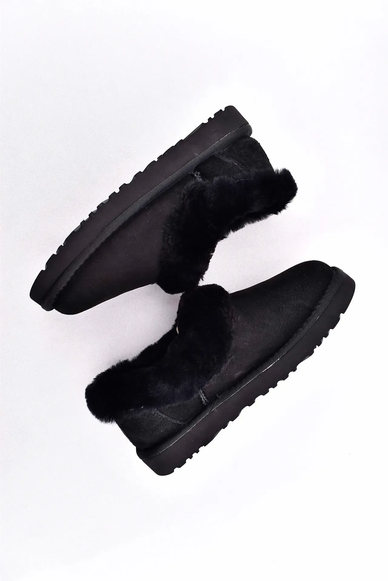 UGG Nita Sapatos Casuais Pretos com Forro de Pele de Ovelha Slip-On 12