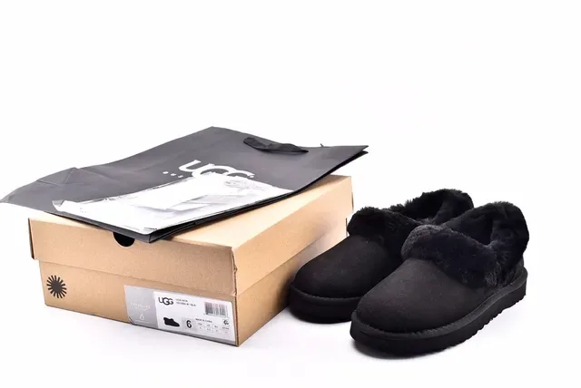 UGG Nita Sapatos Casuais Pretos com Forro de Pele de Ovelha Slip-On 15