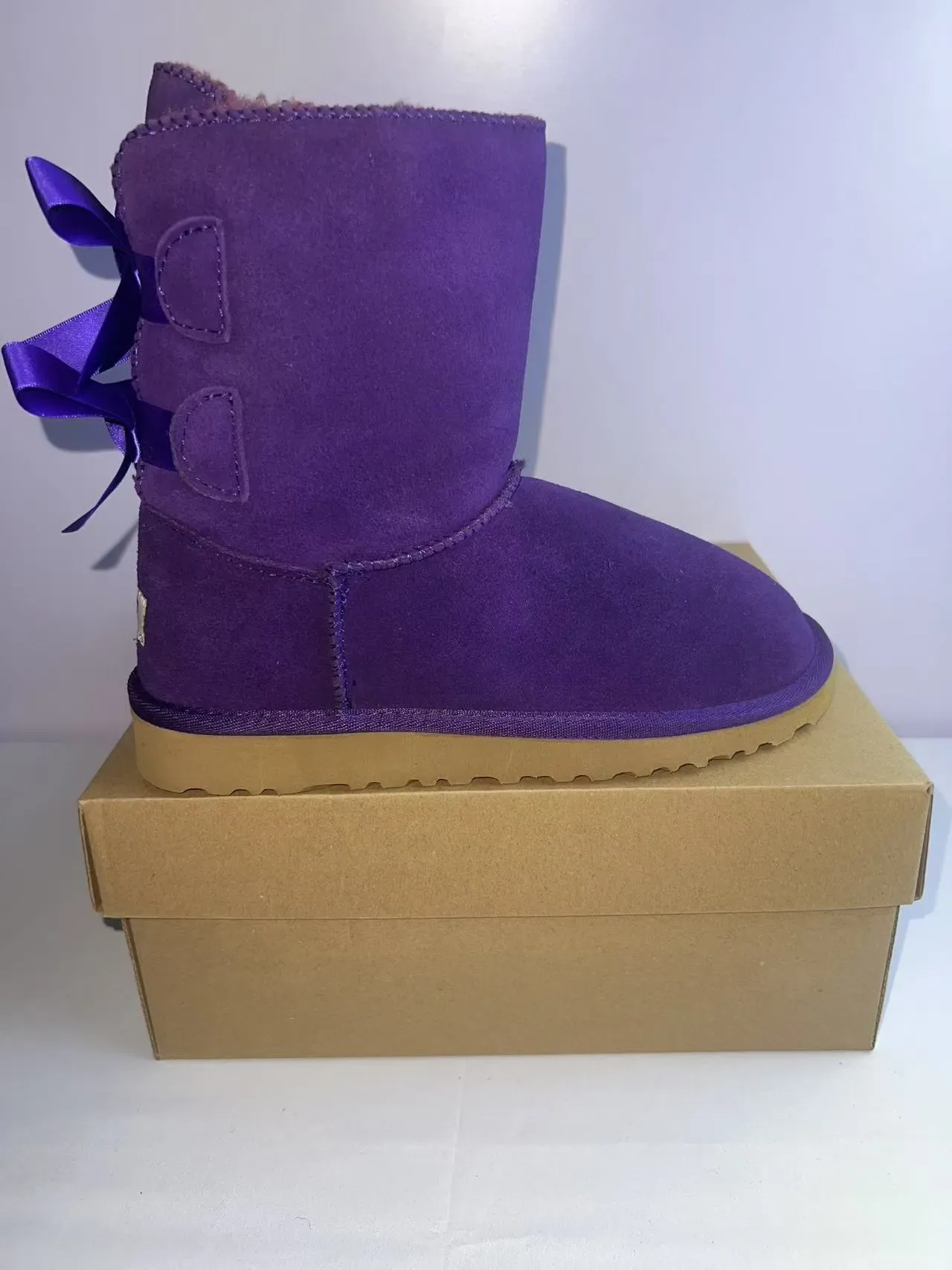 UGG बैंगनी भूरा सूड ऊपरी शेयरलिंग लाइनिंग स्नो बूट 3