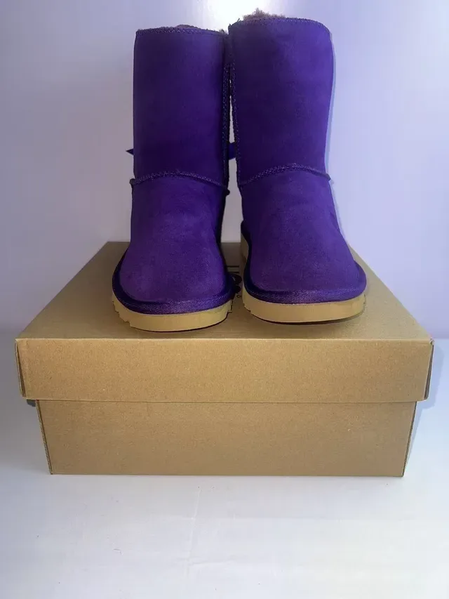 UGG बैंगनी भूरा सूड ऊपरी शेयरलिंग लाइनिंग स्नो बूट 5