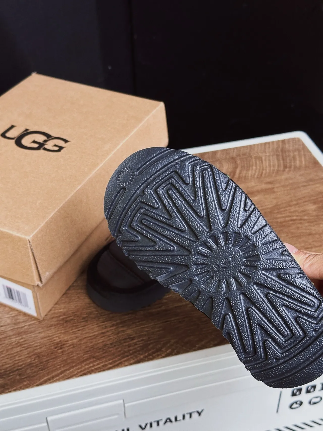 UGG Tasman Verde Ejército Blanco acolchado puffer superior forro de cordero cuello zapatos casuales 14